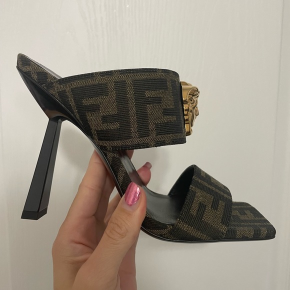 BNIB AUTHENTIC FENDIxVERSACE collab double strap mules in size 36- FENDACE - Picture 6 of 7